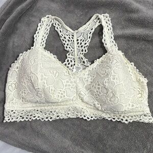 Maurices XL off-white bralette. Includes removable cup pad. Good condition.